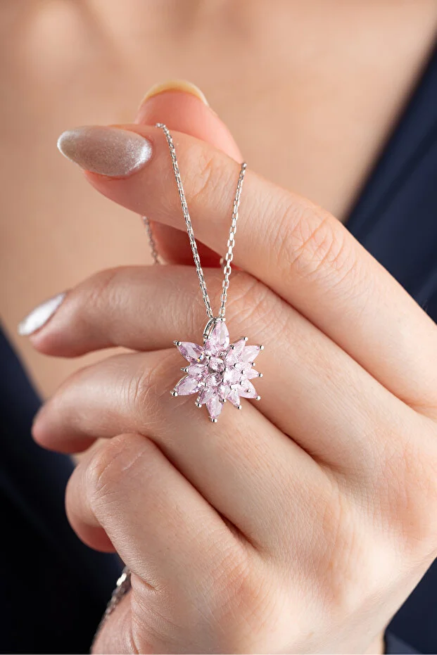 925 Ayar Gümüş Buzlu Açık Pembe Lotus Çiçeği Kolye